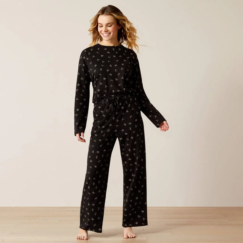 Women's Comfortable Garments Ariat Women's Dreams Pajama Set in Black Cattle Brand Print