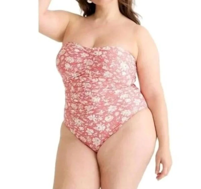 Chic Clothes For Women Ruched Sweetheart One-Piece Swimsuit In Tossed Floral